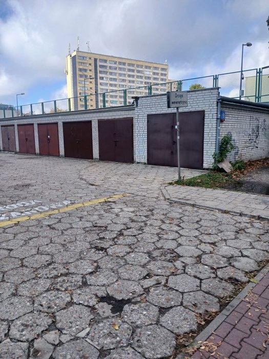 Garaż na Bielanach,ul.Szegedyńska