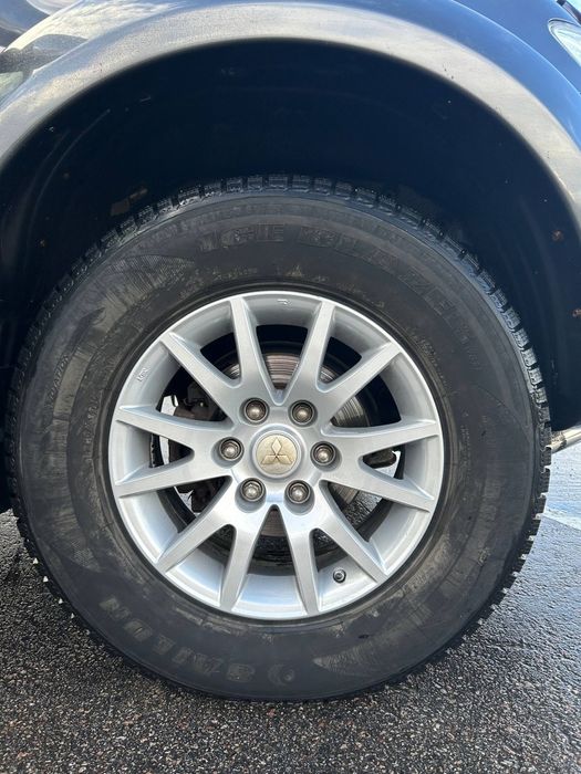 автомобіль паджеро спорт
