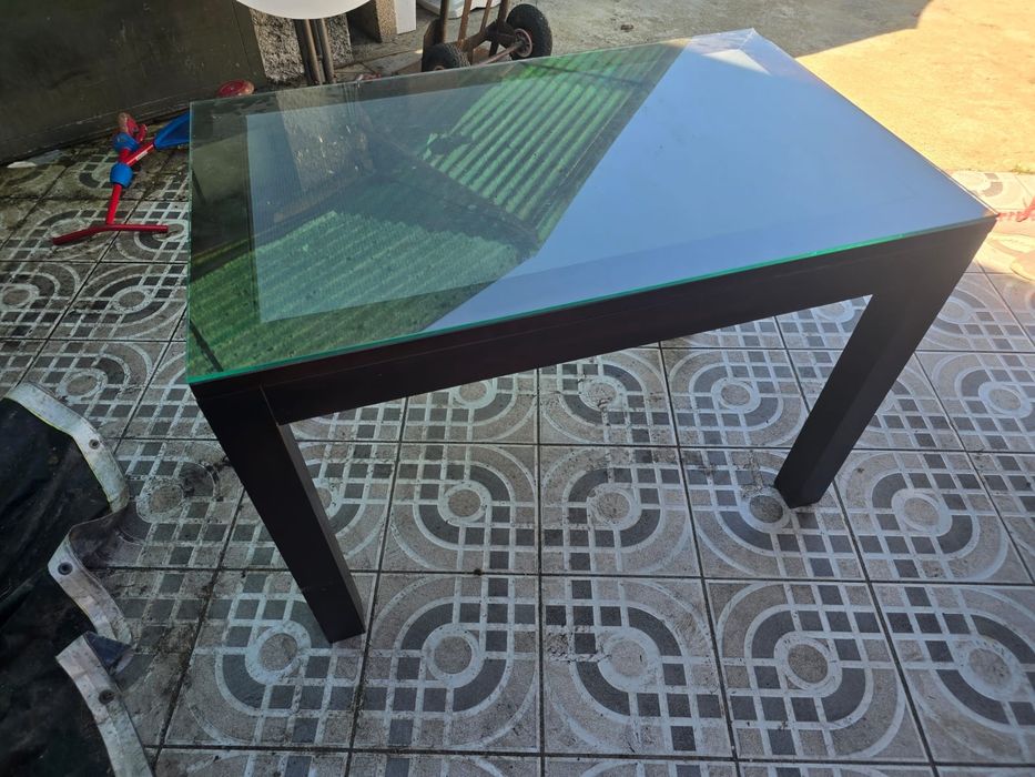 Mesa com vidro rectangular
