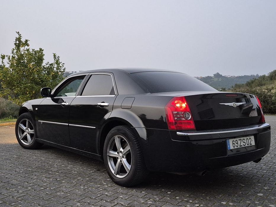 Chrisler C300 CDI Motorização Mercedes-Benz