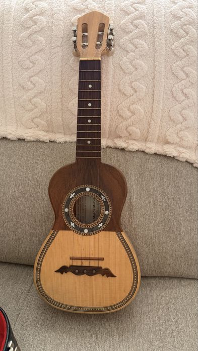 Cavaquinho feito a mão
