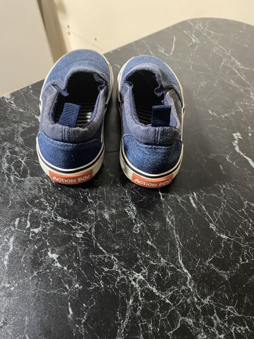 Продам кеды  2 пары