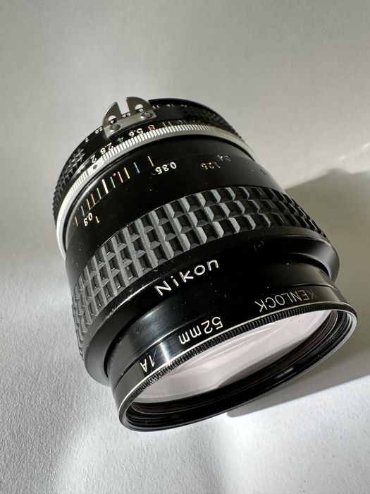Професійний об'єктив Nikon Nikkor 35 mm / 2