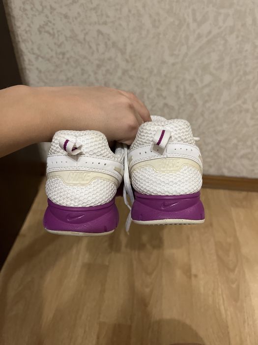 Жіночі кросівки Nike
