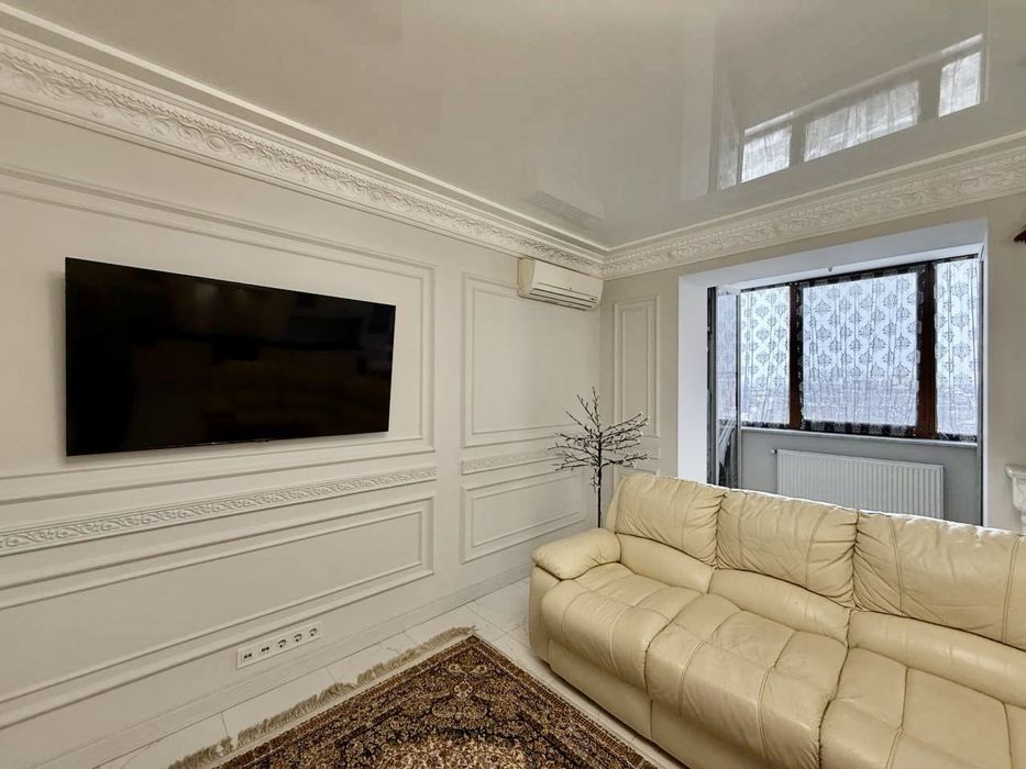 2 кімнати + кухня-студія у центрі біля парку та озера