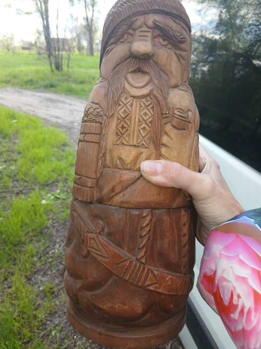 Продам статуэтку деревянную