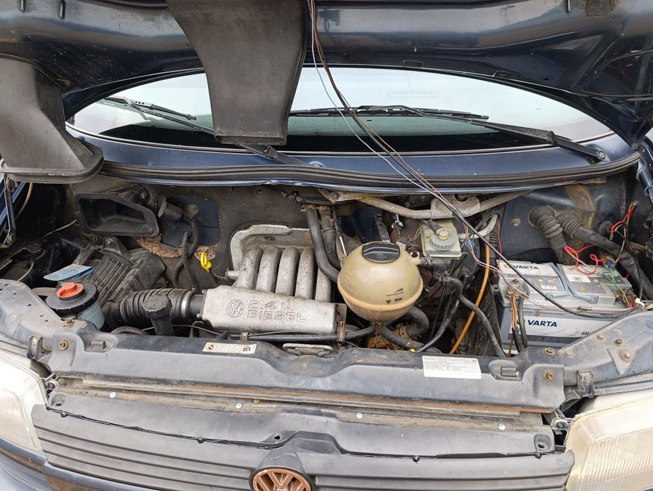 VOLKSWAGEN TRANSPORTER caravelle Т4 пасажир 1992г. 2.4 дизель