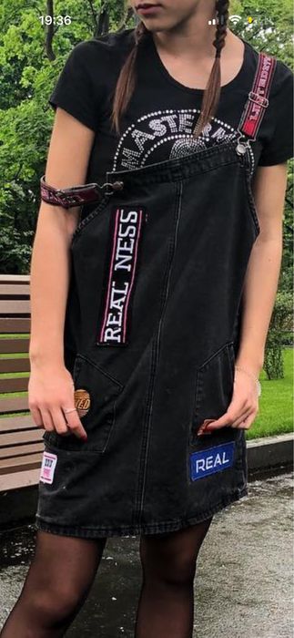 Джинсовий комбінезон Forever 21 з нашивками патчами