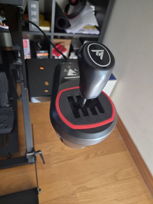 Shifter Thrustmaster Add-On TH8S Xbox One/Xbox Series X|S/PS5/PS4/PC | usado 3x | com garantia