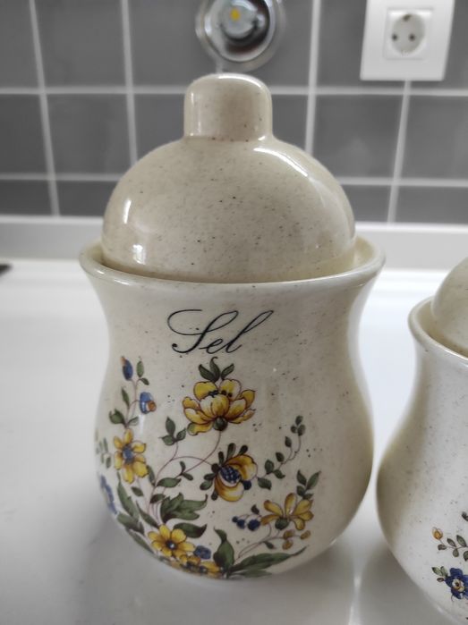 Potes de cozinha de estilo rústico