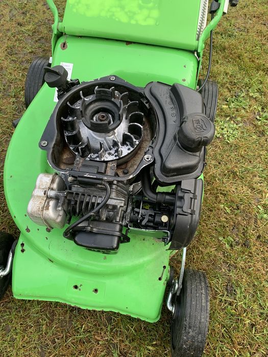 Продам по запчастям мотор газонокосарка