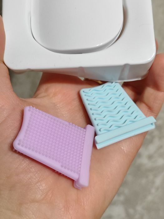 Ультразвуковий скрабер для чистки обличчя.