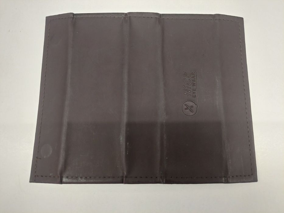 Składane brązowe etui na okulary