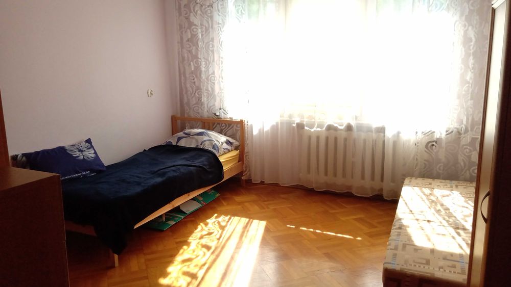 Dwa miejsca w pokoju dla studentek w mieszkaniu studenckim wynajmę
