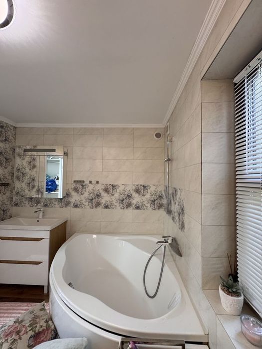 Власний будинок з басейном