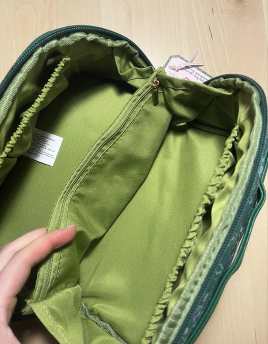 Piekna nowa kosmetyczka