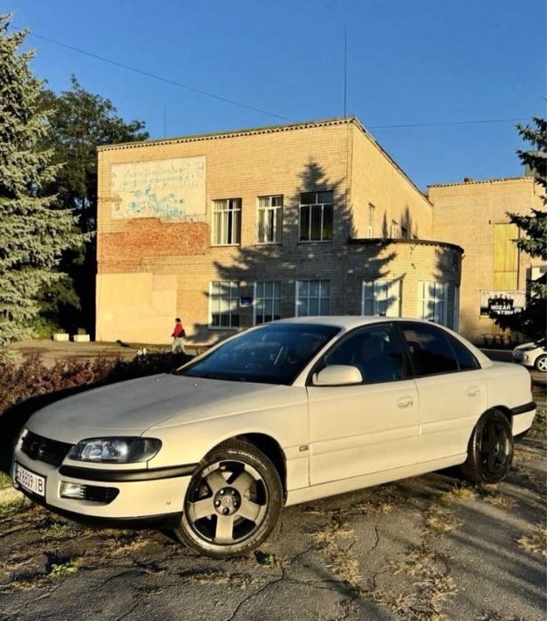 Opel Omega B 2.5 бензин