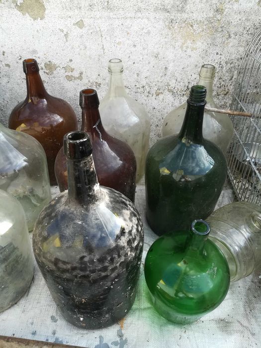 Vende-se garrafões de vidro