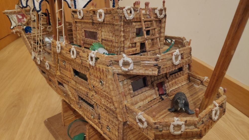 Barco feito à mão de navio português