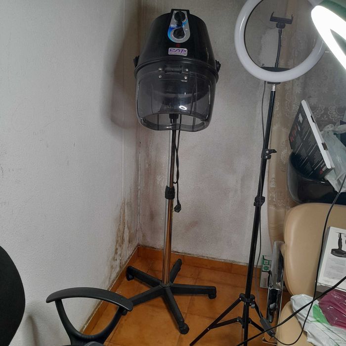 Secador de cabelo em pé