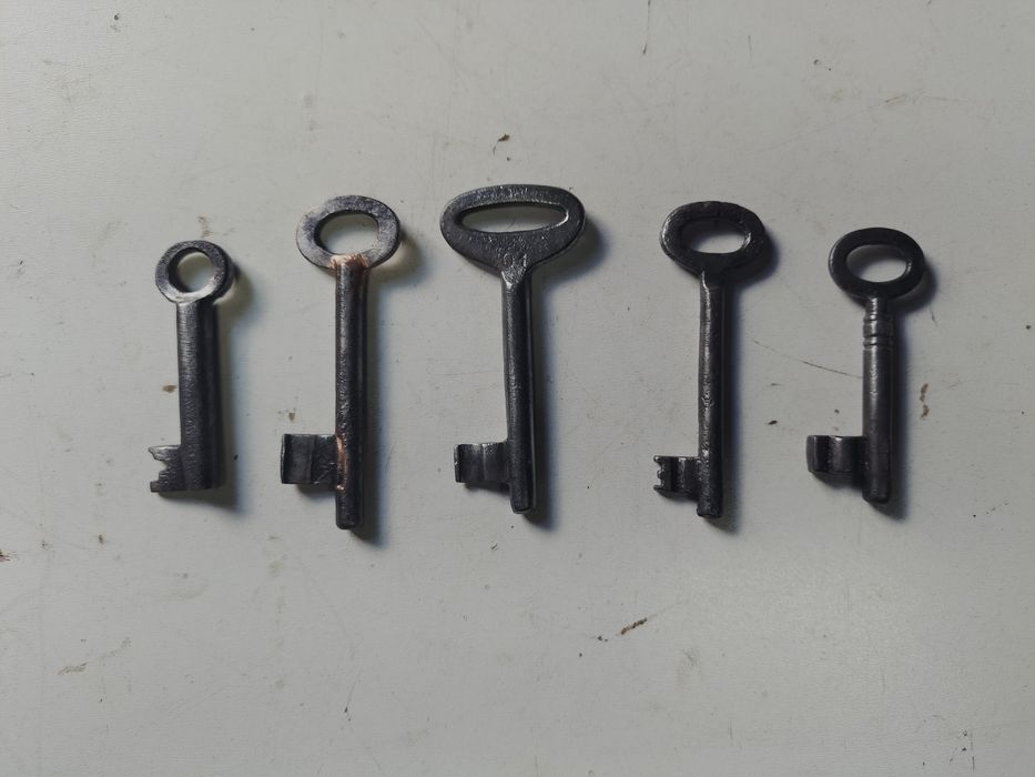Zabytkowe klucze meblowe