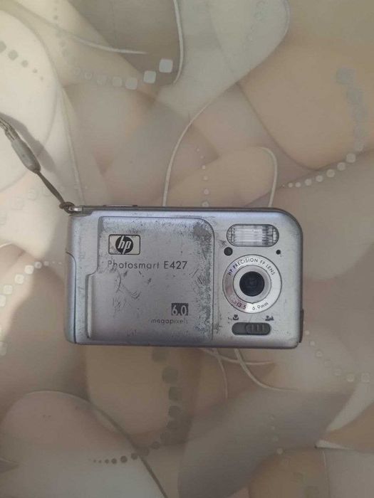 Продам фотоапарати Sanyo, HP (на запчастини чи під відновлення)