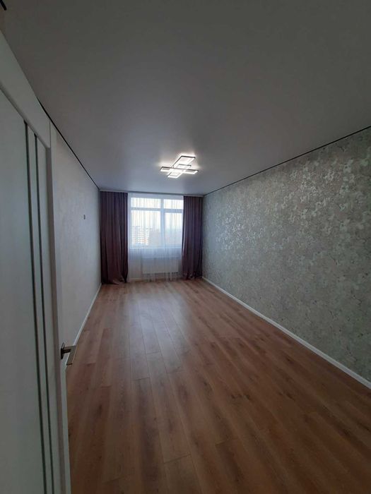 Продаж 1к квартири 43.7 кв. м на вул. Свободи/Виставка