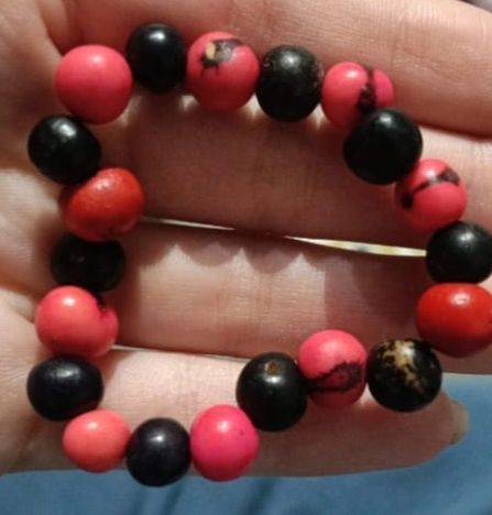 Pulseiras feitas à mão novas