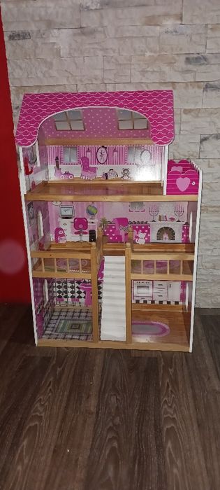Domek dla lalek drewniany