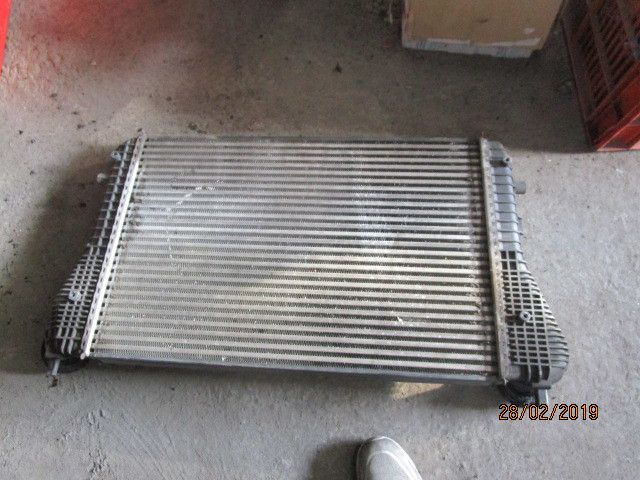 Radiador do intercooler VOLKSWAGEN Passat (3B3)