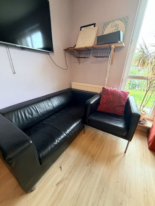 Czarna kanapa fotel Ikea z eko skory