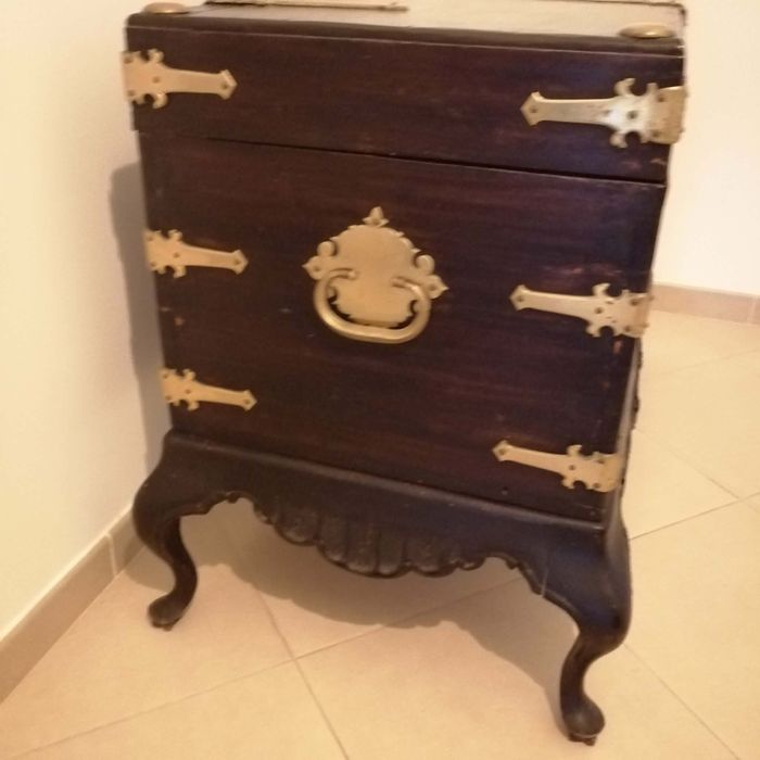 Arca muito antiga em canfora