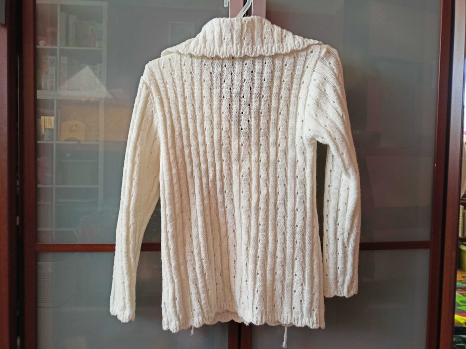 Sweter dziewczęcy Jomar rozm. 128 biały stan idealny