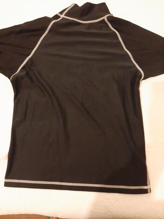 Licra de criança tshir-t para o mar