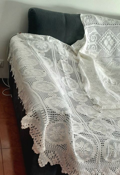 Colchas renda feita a mão. Duas .