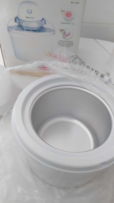 Máquina de fazer gelados nova