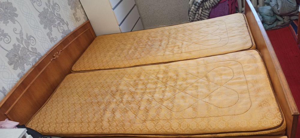 Продам  ліжко  двохспальне