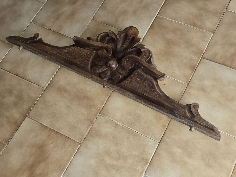 Friso decorativo antigo em madeira entalhada à mão (aprox. 60 cm)