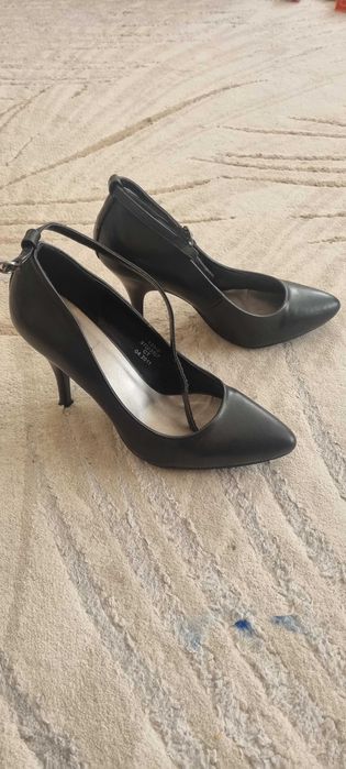 Szpilki czarne imitacja skóry