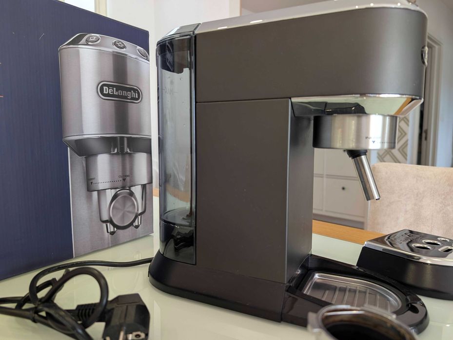 Máquina de café DeLonghi "Dedica" Style