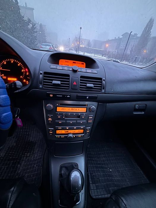 Тайота Авенсис 2,0 D для війскових