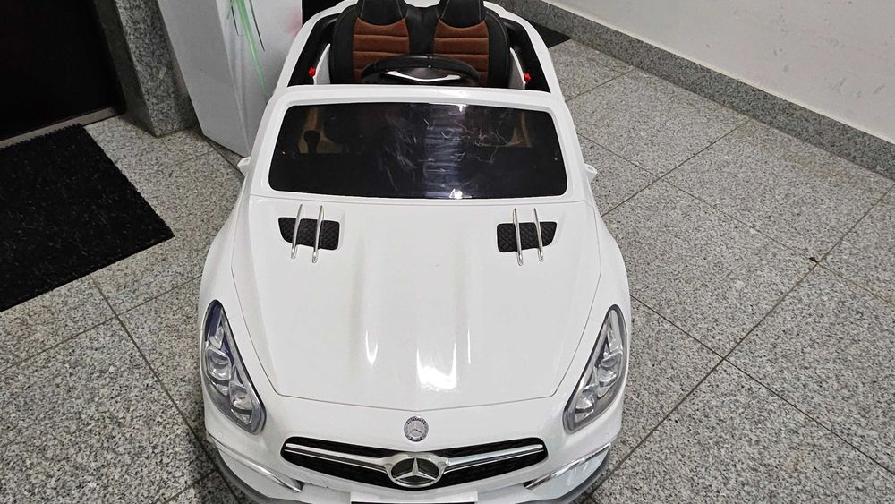 Autko na akumulator Mercedes- Benz Biały