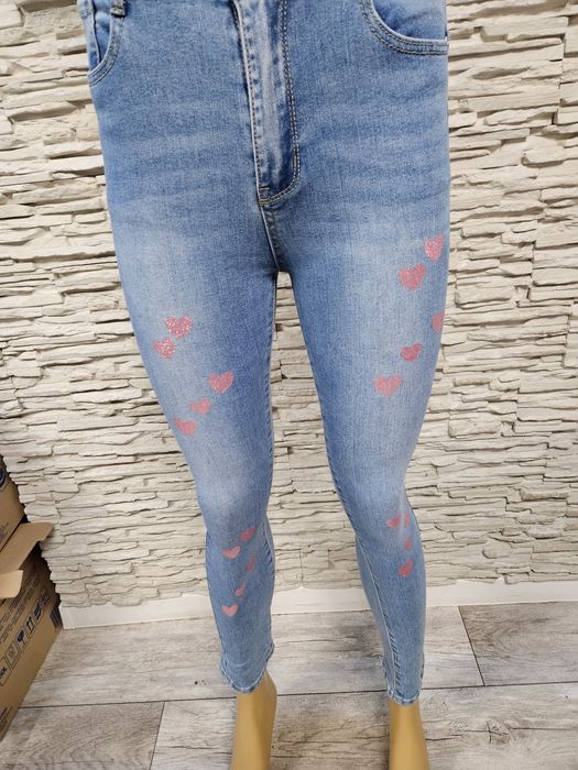 Nowe z metką przepiękne spodnie jeansowe w serduszkami Only one day ro