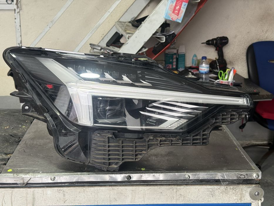 Farol direito Full Led Polestar II 2021