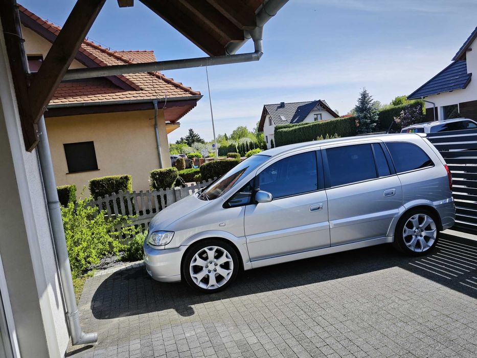 Opel Zafira A OPC