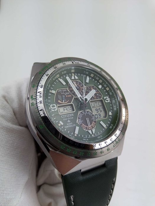 Часы Citizen Skyhawk A-T JY8147-01X радиоконтроль, вечник, солнечная батарея, сапфир