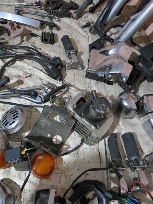 Stopki boczne Sym Husky 125.