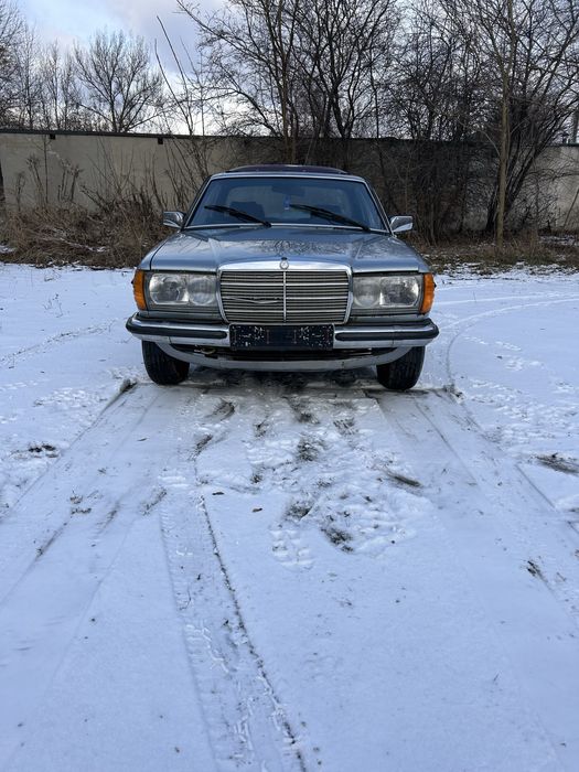 Mercedes model 123     230 CE