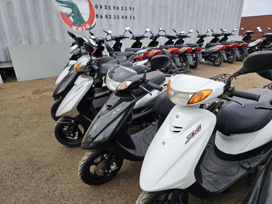 ПРОДАЖ скутерів Suzuku Mollet з контейнера.Стокмото Ямаха 36 39ZR