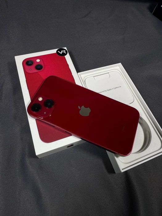 Хороший Iphone 13 red